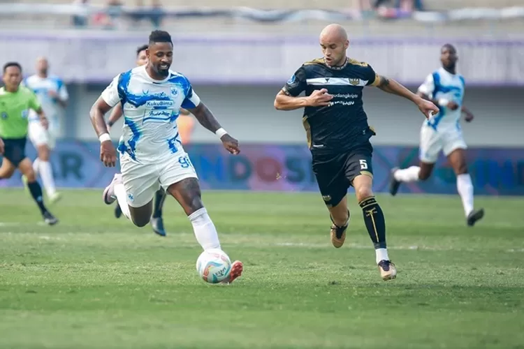 Carlos Fortes dikabarkan kembali cedera saat laga Dewa United vs PSIS Semarang.  (PSIS)
