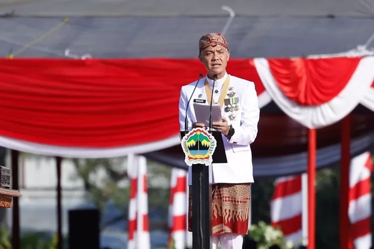 Gubernur Jateng Ganjar Pranowo memimpin upacara Agustus 2023 sekaligus yang terakhri sebagai Gubernur.  (Humas Jateng)