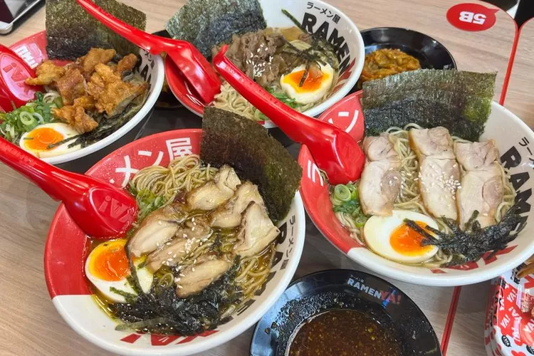 Deretan rekomendasi ramen ternikmat di Semarang ini sudah terkenal bikin puas, kuah mantap dan lezat bikin ketagihan setiap saat, cek selengkapnya.  ((nibble.com))