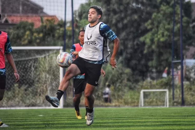 Winger PSIS Semarang Vitinho sudah mulai bergabung latihan.  (Ayosemarang.com/ Audrian Firhannusa)