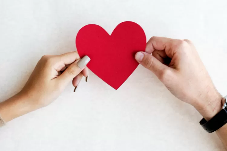 Ilustrasi arti Rawr dalam bahasa gaul yang viral, ternyata istilah romantis dan bikin salting. (Freepik.com/@rawpixel.com)