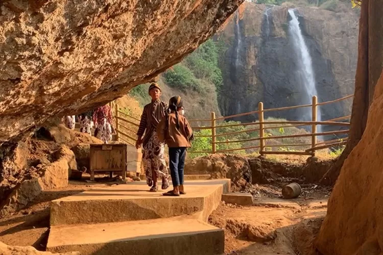  keindahan air terjun di Curug Sewu Kendal.  (edi prayitno/Kontributor Kendal)