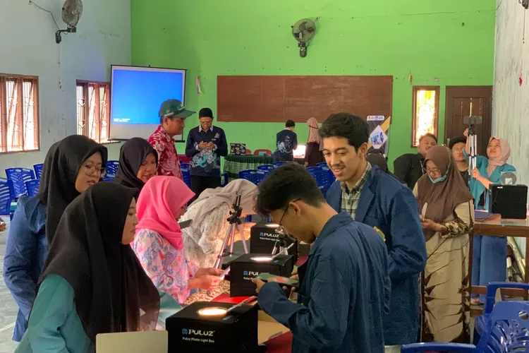 FTIK USM Beri Pelatihan Peningkatan Kemampuan Digital Marketing untuk Pelaku UMKM di Desa Truko Kendal (dok)