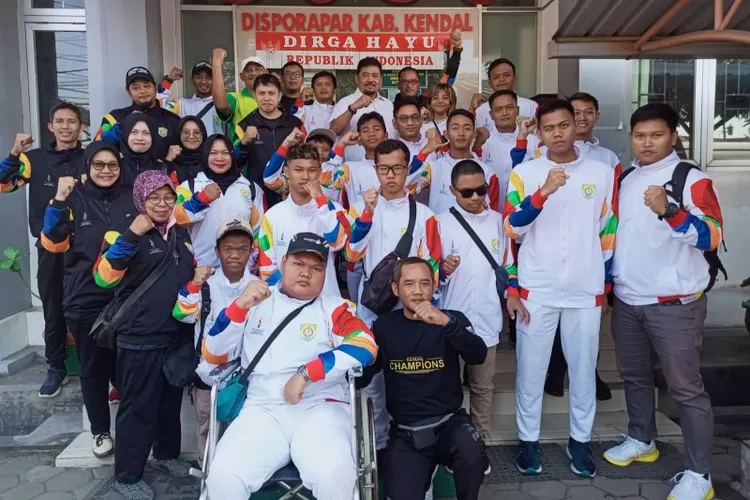 Atlet yang akan berlaga di Peparprov Jateng dilepas di Kantor Dinas Kepemudaan, Olahraga dan Pariwisata Kendal.  (Edi Prayitno / kontributor Kendal)