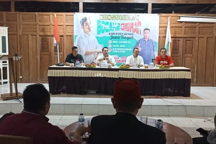 Konsolidasi Bocahe Gibran Kendal dan deklarasi dukungan Gibran Rakabuming Raka maju cawapres.  (Edi Prayitno/kontributor Kendal)