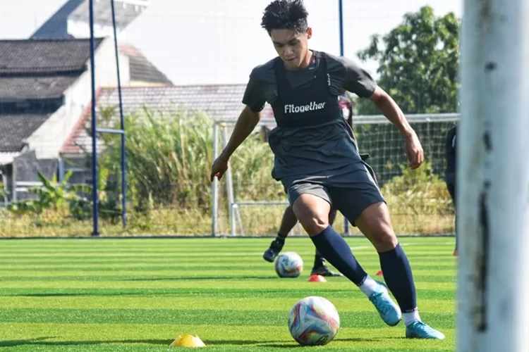 Kapten PSIS Semarang Septian David mengingatkan rekan-rekannya untuk jaga emosi melawan Persis Solo mendatang.  (Ayosemarang.com/ Audrian Firhannusa)