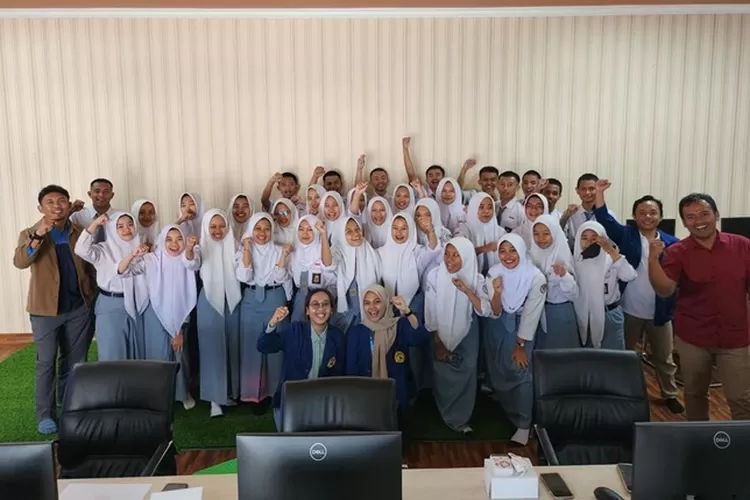 Dosen Teknik Elektro USM Berikan Pelatihan Pemanfaatan Automatic Transfer Switch di SMKN 1 Tengaran