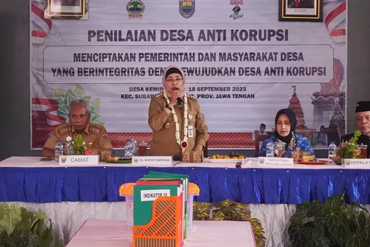 Penjabat (Pj) Bupati Batang Lani Dwi Rejeki saat menghadiri penilaian pilot projek desa antikorupsi Batang, Senin 19 September 2023.  (dok)