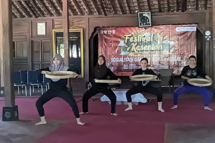Gladi bersih festival kesenian Pasar Ndoro Bei Demak di Kadilangu (ivo)
