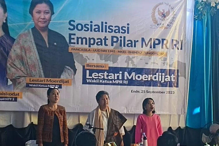 Sosialisasi Empat Konsensus Kebangsaan di Aula SMA Mutmainah Ende di hadapan para pegiat dan perajin tenun di Kabupaten Ende, Nusa Tenggara Timur. (dok)