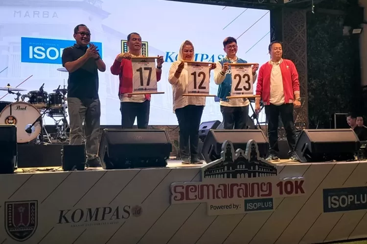 Pembukaan Semarang 10K di Kota Lama Semarang. Event lari ini akan digelar pada 17 Desember 2023.  (Ayosemarang.com/ Audrian Firhannusa)
