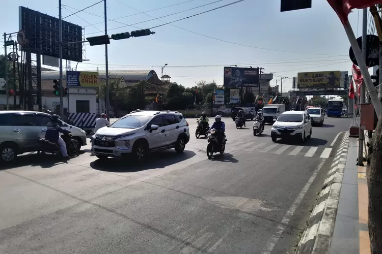 Situasi Kota Semarang yang cukup panas di siang hari. BMKG beri bocoran musim hujan.  ((Ayosemarang.com/ Audrian Firhannusa))