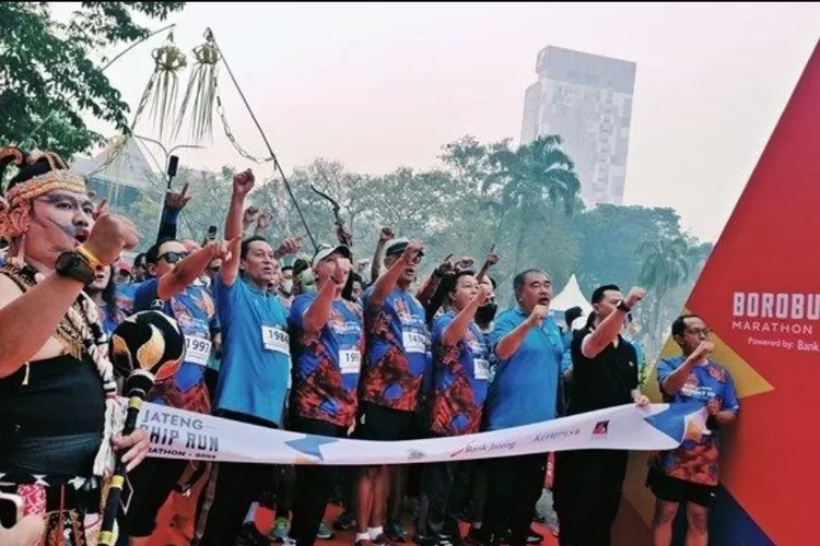Peserta bersemangat mengikuti Bank Jateng Friendship Run di Palembang, Minggu 1 Oktober 2023. (istimewa/Bank Jateng Friendship Run.)