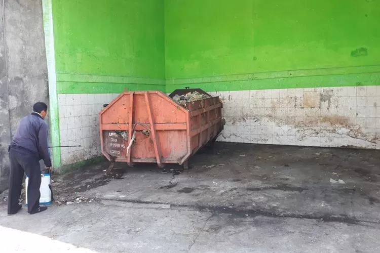 DLH sudah mengatasi penumpukan sampah di Bandarharjo Semarang.  (Humas Pemkot)