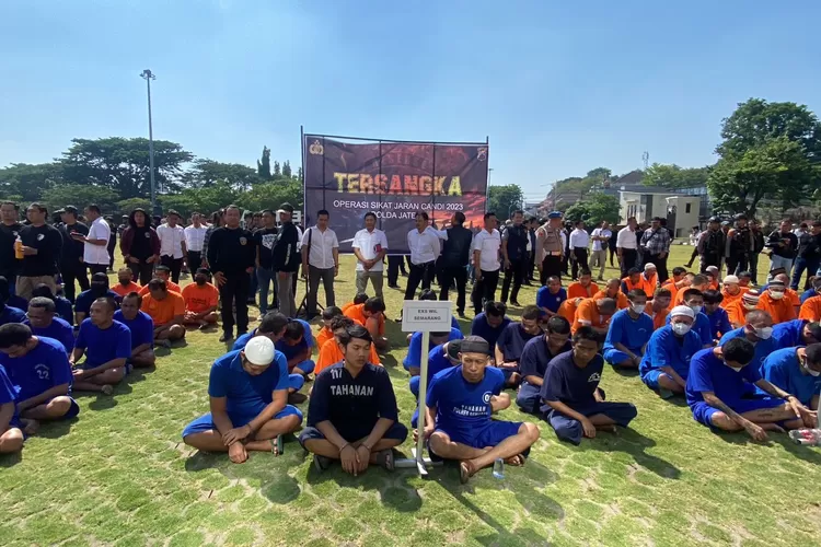 Para tersangka hasil penjaringan operasi Sikat Jaran Candi di Polda Jateng.  ((Ayosemarang.com/ Audrian Firhannusa))