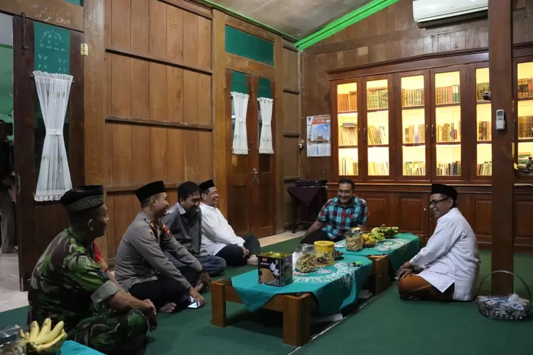 Kapolres AKBP Feria Kurnia silaturahmi ke Ketua FKUB Kendal Rabu 4 Oktober 2023.  ((Edi Prayitno/ kontributor Kendal))