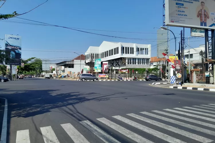 Masyarakat digegerkan cuaca panas Semarang yang mencapai 38 derajat celcius. IDI berikan tips pencegahan.  ((Ayosemarang.com/ Audrian Firhannusa))