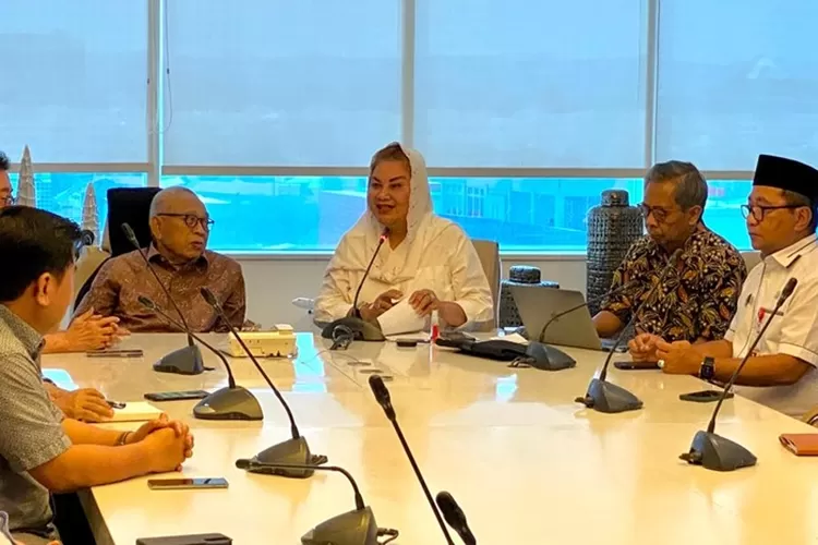Wali Kota Semarang Hevearita Gunaryanti Rahayu saat melakukan pertemuan dalam membahas kemajuan pariwisata di Semarang.  (Humas Pemkot)