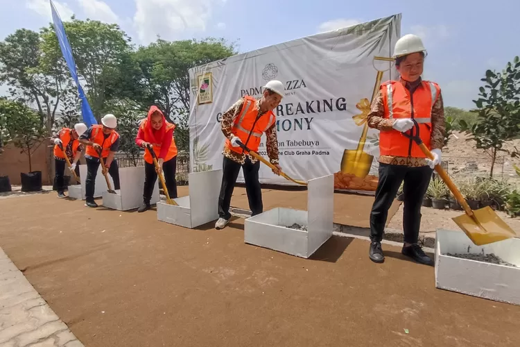 Ground breaking ceremony Padma Piazza di kawasan perumahan Graha Padma  Semarang  Barat. (dok)