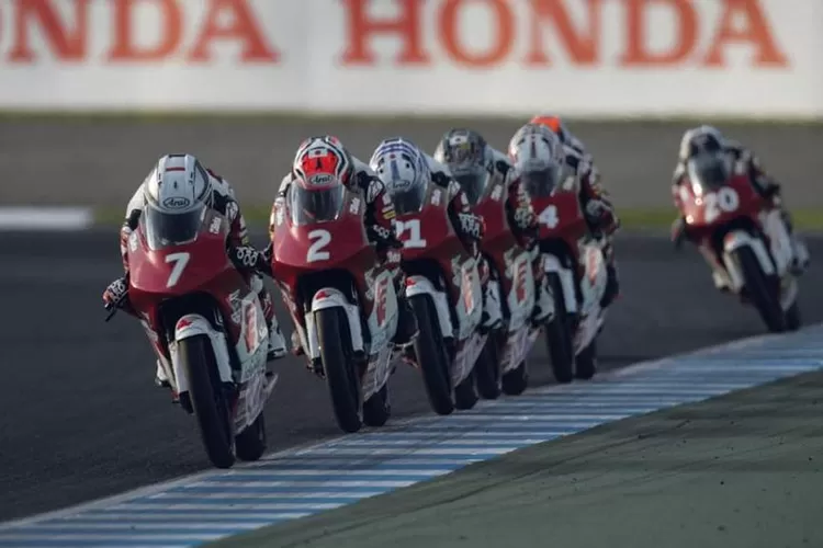 Para pebalap binaan PT Astra Honda Motor (AHM) menyimpan semangat berapi untuk meraih hasil tertinggi dalam lanjutan Idemitsu Asia Talent Cup (IATC) putaran ketiga di Mandalika International Street Circuit, Lombok, Nusa Tenggara Barat, 14-15 Oktober 2023. (dok)
