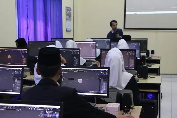 FTIK USM Ajari Siswa Membuat Objek 3 Dimensi dengan Aplikasi Blender