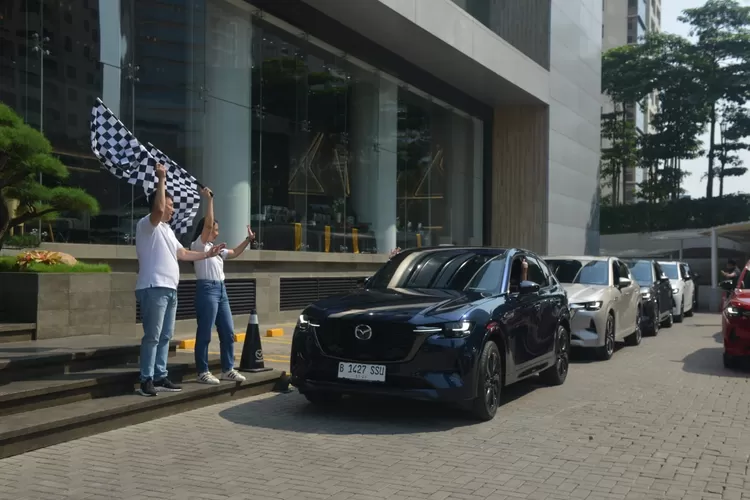 Mazda CX-60 menaklukan jalanan Jawa Tengah saat dibawa touring Jakarta-Semarang. ( (Mazda))