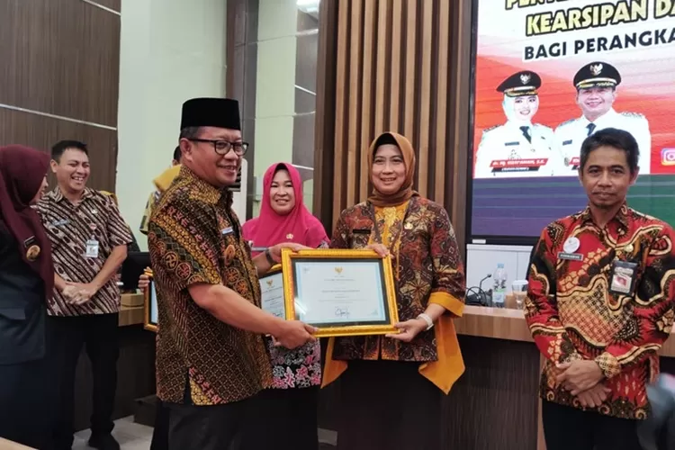 Dinkominfo Demak terima penghargaan jadi salah satu OPD terbaik pengelolaan kearsipan 2023