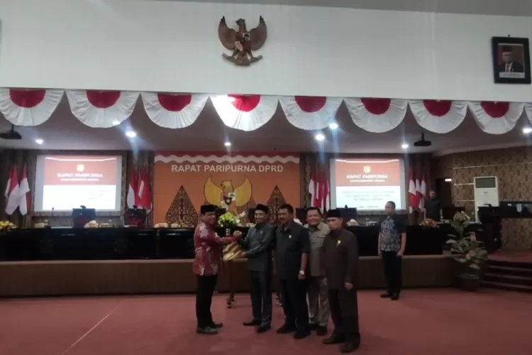 Penetapan Peraturan Daerah tentang pajak dan retribusi daerah (Edi Prayitno/kontributorr Kendal)