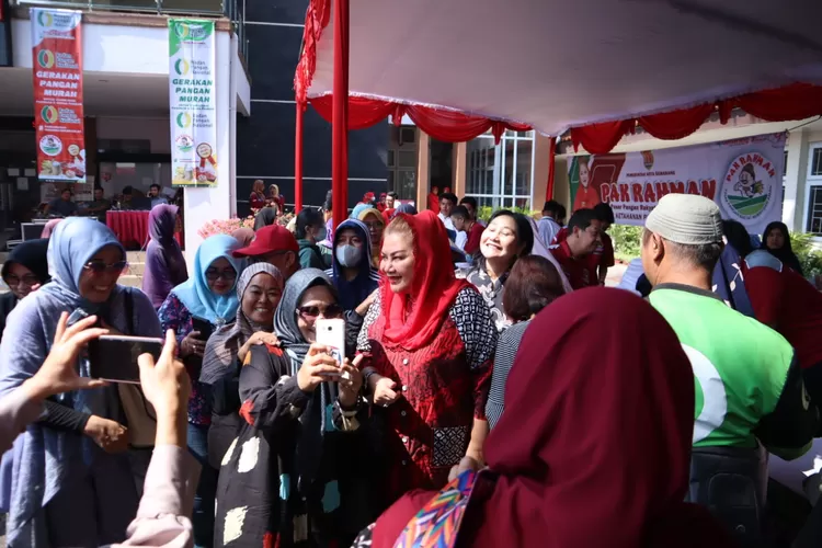 Wali Kota Semarang Hevearita Gunaryanti Rahayu saat menyambangi Pak Rahman.  ((Humas Pemkot))