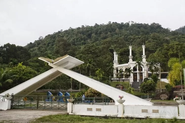 Gunung Padang Di Sumatra Barat, Destinasi Wisata Yang Menyimpan Legenda ...