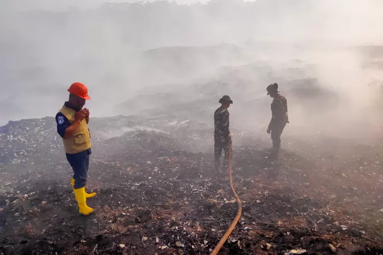 Dampak Kebakaran TPA Sarimukti KBB, 525 Warga Terpapar ISPA - Ayo Bandung