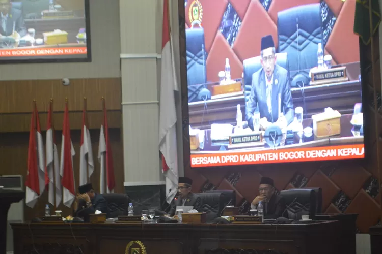 RAPAT PARIPURNA DPRD KABUPATEN BOGOR (CATATANFAKTA.COM)