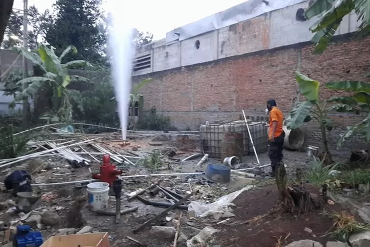 semburan gas di sukaraja bogor (catatanfakta.com)