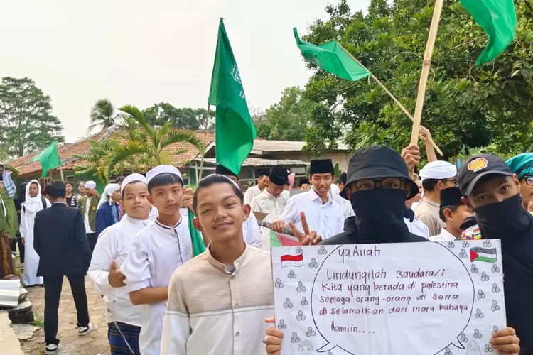 Pawai Santri Nusantara suarakan pesan damai atas pertikaian antara Israel dan Palestina (catatanfakta.com)