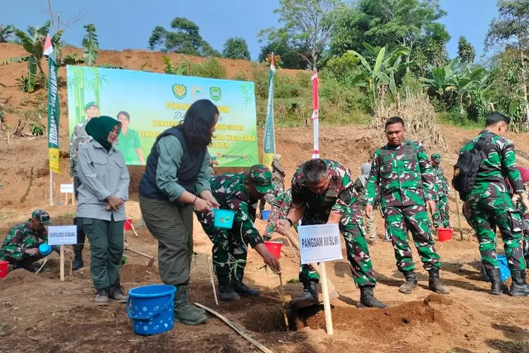 Jaga Ekosistem Alam, Pangdam III/Siliwangi Taman Bibit Pohon Di ...