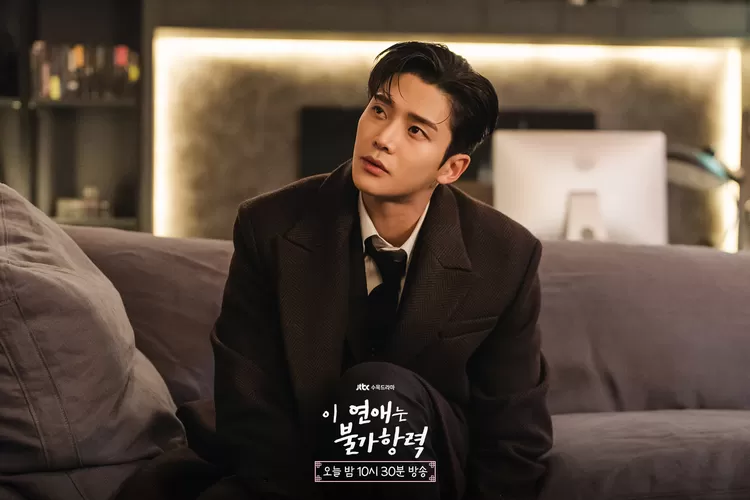 Jo Bo Ah dan Rowoon SF9 Mencoba Menentang Takdir Dalam Still Cut Drama 'Destined With You'