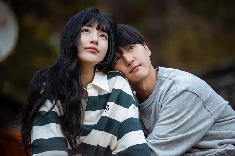 Netflix Rilis Still Cut Chemistry Antara Suzy dan Yang Se Jong Dalam Drama 'Doona!' (Dok. Instagram @Netflixkr)