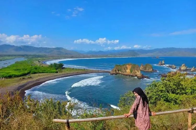 5 Rekomendasi Tempat Wisata Di Jember, Dari Pantai Sampai Pemandian Air ...