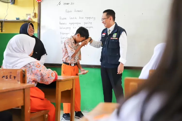 Pj Bupati Bekasi Ingin Sekolah Negeri Untuk Siswa Prasejahtera Urban