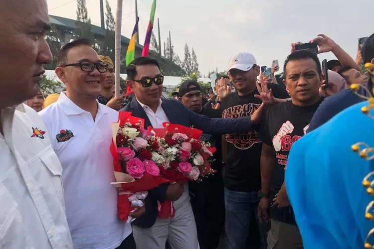 Plt Bupati Bogor Iwan Setiawan dan Gubernur Ridwan Kamil saat menghadiri festival Bogor Fest 2023