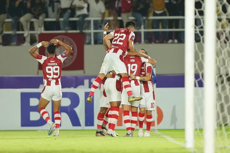 Pemain Persis rayakan gol kemenangan.  (foto ligaindonesiabaru)