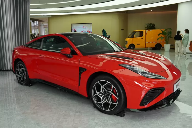 PT Neta Auto Indonesia menunjukkan mobil sport Neta  GT yang terdiri dari 4 varian , yang dalam waktu dekat akan mengas[pal di Indonesia  (foto PT Neta Auto Indonesia)