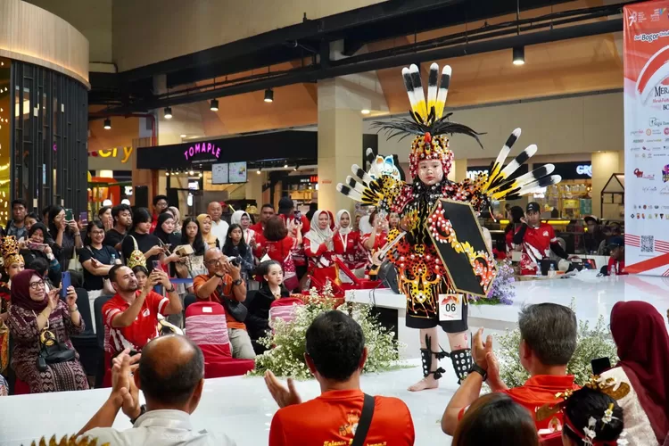 Lomba peragaan busana Nusantara di lantai dua Mal Botani Square, Jalan Pajajaran, Kota Bogor, Sabtu (19/8/2023).
