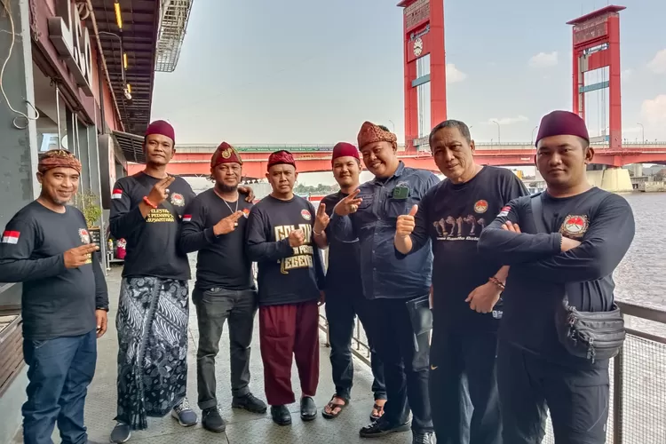 GPSN yang dipimpin langsung ketuanya didampingi Penulis buku Golok Antara Pesona dan Legenda, Gatut Susanta, Rizal, Rasyid, Ari Jinjin dan Prabu menuju Palembang, Sumatera Selatan.