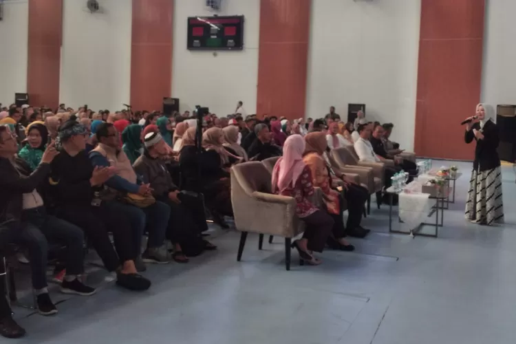 Istri Gubernur Jabar Atalia Praratya (kanan)&nbsp;saat di Gedung Sport and Creative Center Menara Bank BJB, Kota Bandung, Kamis (24/8).