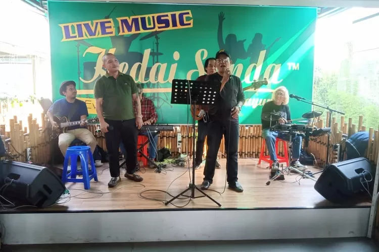 Grup musik Panbers akan menghibur pecinta musik kenangan di Kawasan Puncak Bogor