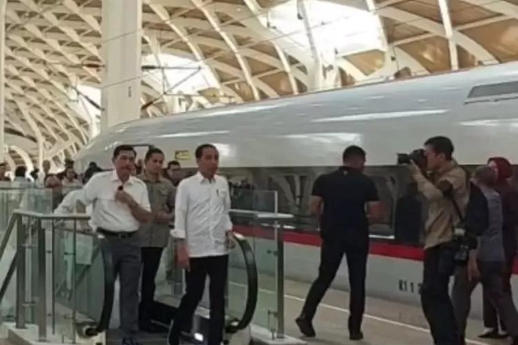 Presiden Jokowi melakukan uji coba Kereta Cepat Jakarta-Bandung (KCJB) pada Rabu (13/9/2023) pagi. (jawapos.com)