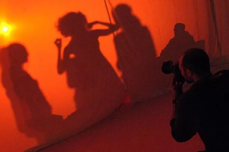 Ilustrasi pesta orgy yang dibikin oleh pasangan suami istri (pasutri)   (Foto: Phil McCarten/Getty Images)