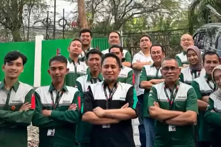 Manajemen PESTIGO berfoto bersama.