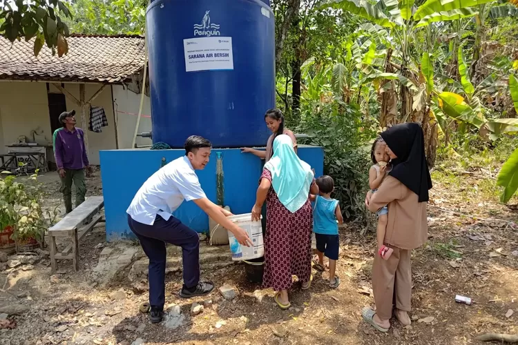Bantuan water treatment dari Peuri untuk masyatakat Karawang. (ist)